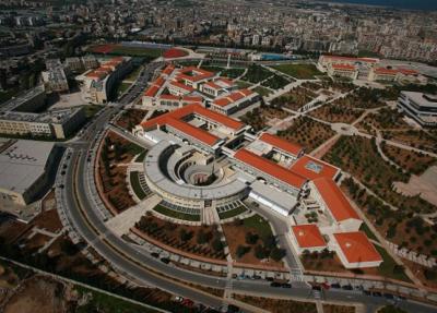 بالفيديو- حريق عند مدخل الجامعة اللبنانية في الحدت