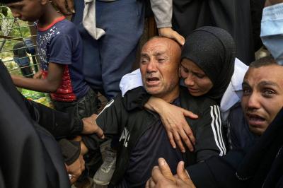 الجيش الإسرائيلي يقتل 4 بالقرب من موقع لتوزيع المساعدات في غزة