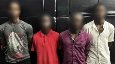فيديو لـ 4 أجانب يبيعون مخدرات في شوارع القاهرة... والأمن يتحرك