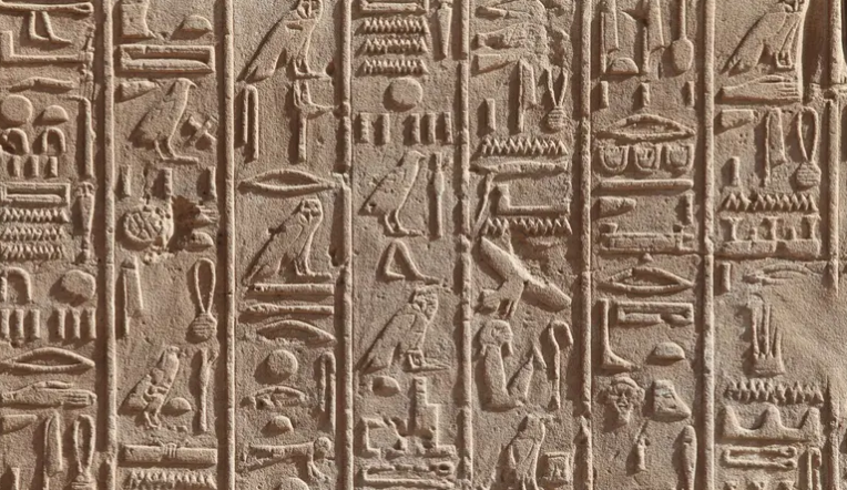 مصر تدشن أول موقع إلكتروني تفاعلي لتعليم اللغة الهيروغليفية