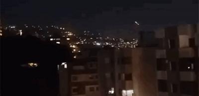 بدت واضحة جداً... شاهدوا لحظة مرور الصواريخ الايرانية فوق لبنان