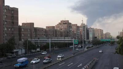 الجيش الإسرائيلي يتصدى لموجة صواريخ إيرانية أطلقت باتجاه إسرائيل (فيديو)