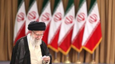 خامنئي محاصر.. ونهاية حكمه المطلق باتت قريبة