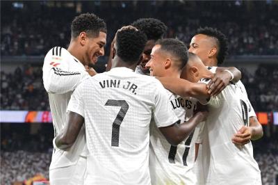 ريال مدريد يؤمن الصدارة بثلاثية سهلة أمام سالزبورغ