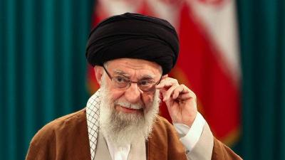 إيران تحذّر: استهداف خامنئي يعني 