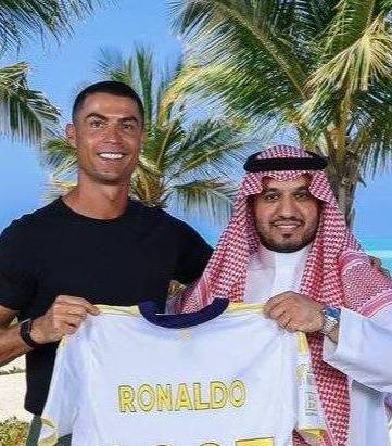 ‏النصر يعلن تجديد عقد كريستيانو رونالدو