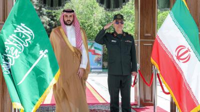 وزير الدفاع السعودي ورئيس الأركان الإيراني يناقشان سبل استقرار المنطقة