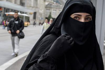 كازاخستان تحظر النقاب والبرقع في الأماكن العامة