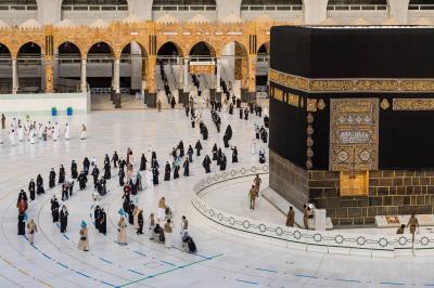 مصر تقر ضوابط جديدة لأداء العمرة وتطالب شركات السياحة بالالتزام