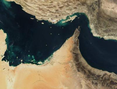 لتفادي الهجمات.. سفن قرب مضيق هرمز تتظاهر بأنها 
