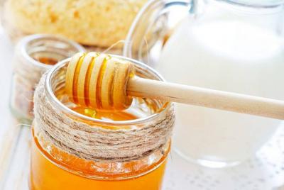 الحليب مع العسل.. مزيج يمنحك 7 فوائد صحية