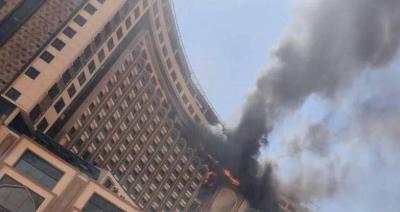 بالفيديو... اندلاع حريق بفندق ضخم في بغداد