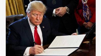 ترامب يوقّع أمراً تنفيذياً برفع العقوبات عن سوريا