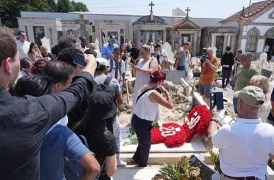 حادثة مثيرة للجدل عند قبر جوتا.. والشرطة تتدخل