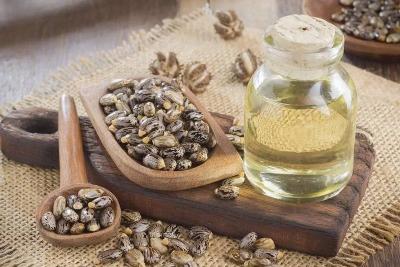 زيت الخروع... لماذا يستحق لقب 