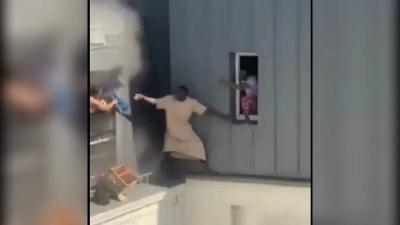 على ارتفاع 6 طوابق... شجاعة رجل تنقذ جيرانه من كارثة