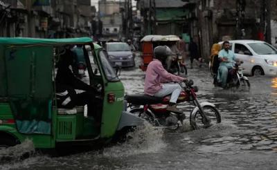 باكستان.. 64 قتيلاً خلال أسبوع جراء الفيضانات والأمطار الغزيرة