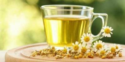 طبيب ينصح بشرب شاي البابونج قبل النوم... 