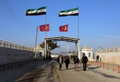 سوريا تغلق معبراً مع تركيا إثر اقتراب حرائق الساحل من الحدود