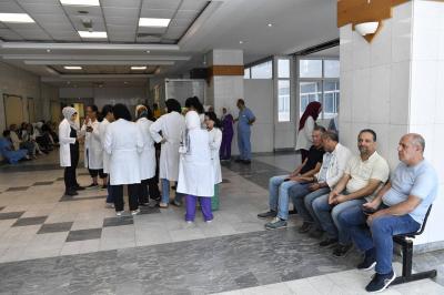 موظفو مستشفى الحريري يعلقون تصعيدهم: على أمل تحقيق مطالبنا