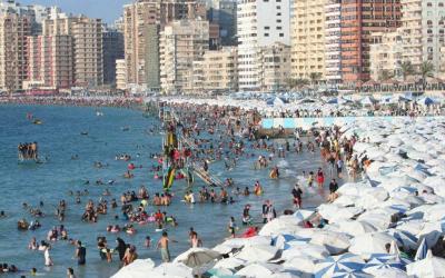 مصر.. إجراءات لحماية شواطئ الإسكندرية من الغرق