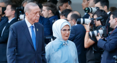 تأثر زوجة أردوغان بخطابه ورد فعل الأخير يثير تفاعلاً (فيديو)