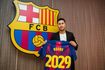 برشلونة يعلن تعاقده مع 