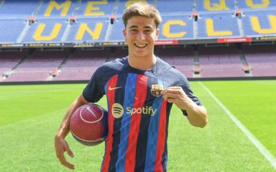 برشلونة يعلن أول الراحلين عن صفوفه