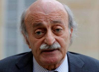 جنبلاط يرفض التدخل الخارجي.. 