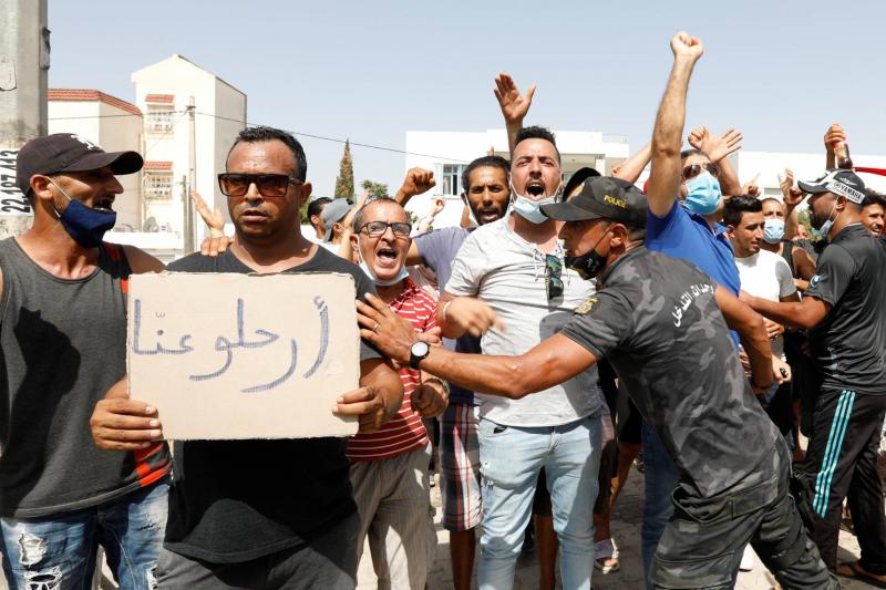 بأكبر احتجاج مناهض حتى الآن... تونسيون يطالبون بـ