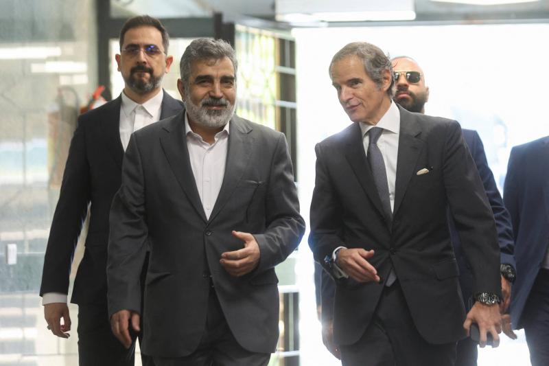 مدير وكالة الطاقة الذرية يواصل محادثات التعاون النووي في إيران