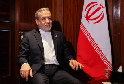 إيران تجري محادثات مع الأوروبيين الجمعة