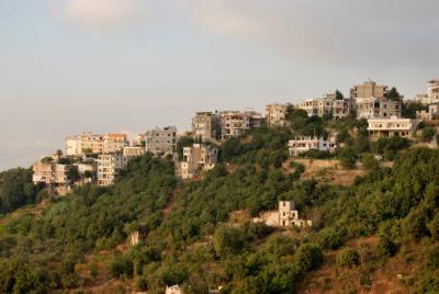 بلدية عاليه تمنع تجول السوريين في هذه الأوقات (صورة)