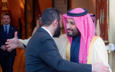 ولي العهد السعودي يرحب بإجراءات الشرع لاحتواء الأحداث في سوريا