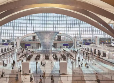 حركة المسافرين عبر مطارات أبوظبي ترتفع 13% في النصف الأول من العام