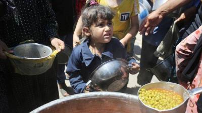 تحت حصار إسرائيل.. من لا يقتل قصفاً يموت جوعاً في غزة