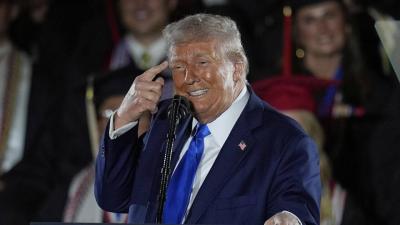 بالفيديو.. إحراج مباشر على الهواء بين ترامب وباول