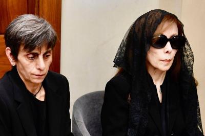 بالفيديو... أول ظهور للسيدة فيروز في مراسم تشييع زياد الرحباني