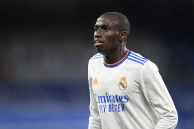 ميندي يحدد مستقبله مع ريال مدريد
