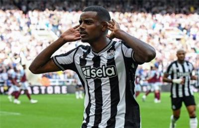 نيوكاسل يرفض عرضًا فلكيًا من ليفربول لإيزاك