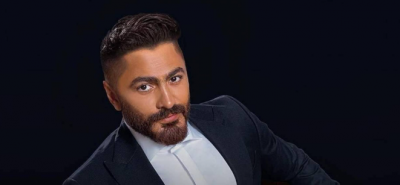 بعد راغب علامة.. معجبة تقتحم مسرح تامر حسني وهذا ما حصل (فيديو)