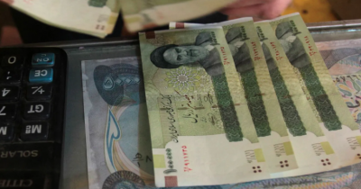 إيران تدرس إزالة أصفار من عملتها الوطنية