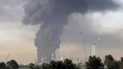 إخماد حريق في مصفاة نفط في فولغوغراد الروسية