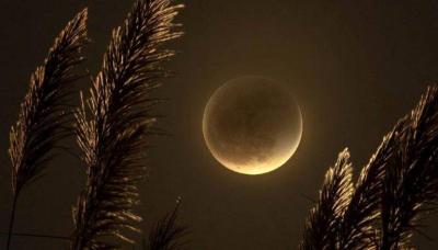 يستمر 5 ساعات.. العالم على موعد مع خسوف كلّي للقمر