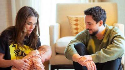 الأمير الحسين يعايد الملكة رانيا بصورة عائليّة مميّزة