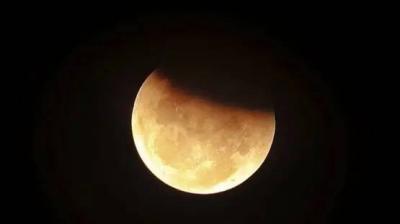 سماء الإمارات تترقّب خسوفاً قمرياً كلياً الشهر المقبل