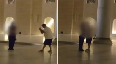 قبلة تتسبب باعتقال سائحين!