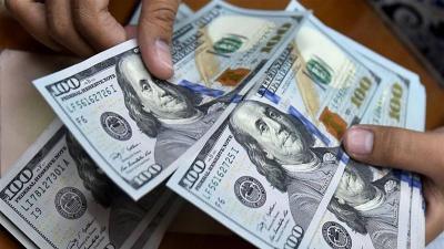 الدولار يتراجع لأدنى مستوى في 5 أسابيع