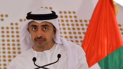 وزير الخارجية الإماراتي يعلن التضامن الكامل مع قطر