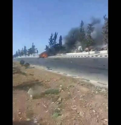 بالفيديو- إستهداف سيارة على طريق مطار حلب الدولي